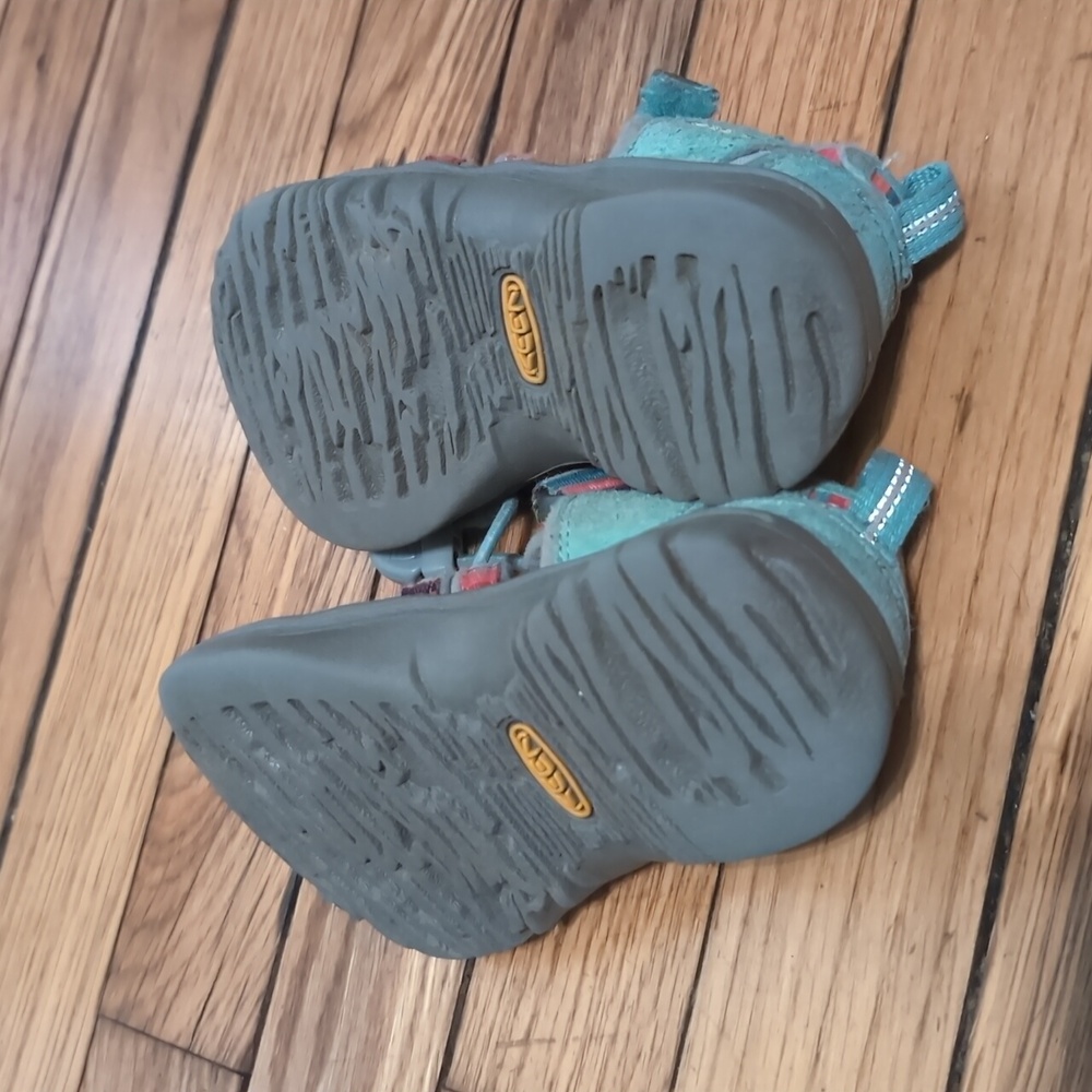 KEEN Sandals - Picture 2 of 4